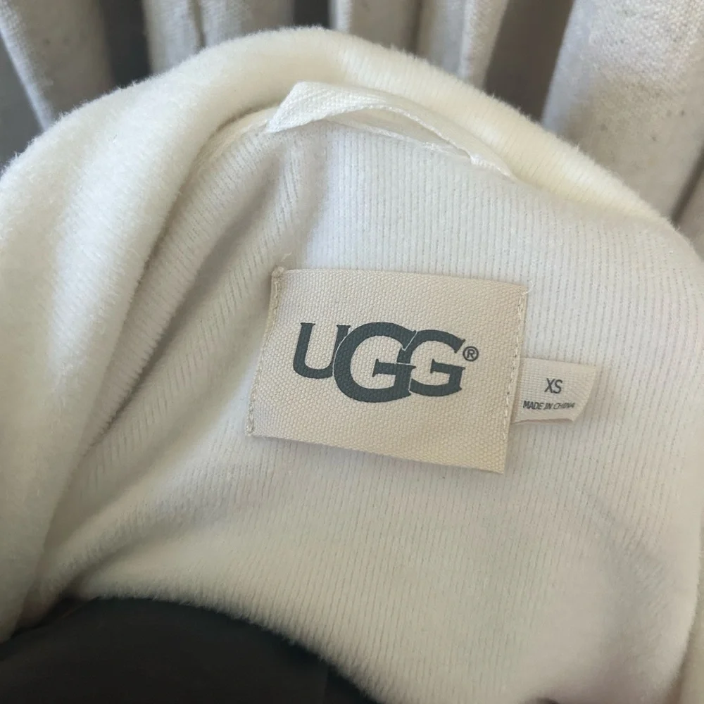 UGG Cream Robe - Picture 1 of 4